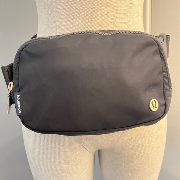 Urban Outfitters black fanny pack - Picture 3 of 4